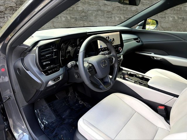 Used 2026 Lexus RX 350h w/ Kick Snesor w/ Tow Package AWD/4WD image 19