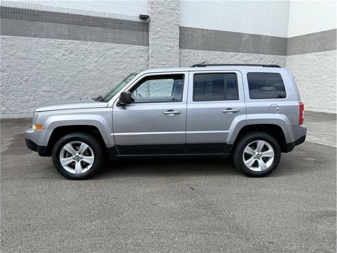 Used 2017 Jeep Patriot Latitude image 2