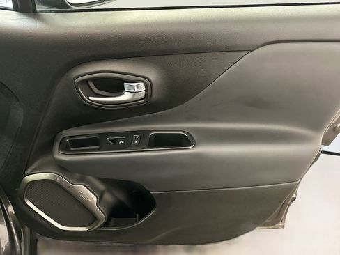 Used 2018 Jeep Renegade Limited w/ UConnect 8.4 Nav Group image 34