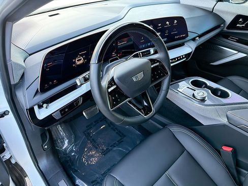 Used 2025 Cadillac Optiq Sport 1 w/ LPO, Floor Liner Package AWD/4WD image 29