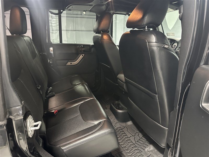Used 2016 Jeep Wrangler Unlimited Sahara AWD/4WD image 12