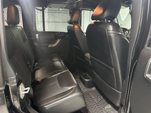 Used 2016 Jeep Wrangler Unlimited Sahara AWD/4WD image 12