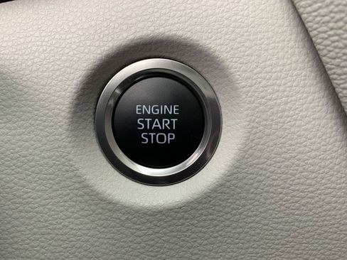 Used 2025 Toyota Corolla LE image 24