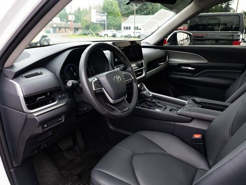 Used 2024 Toyota Grand Highlander AWD Hybrid image 20