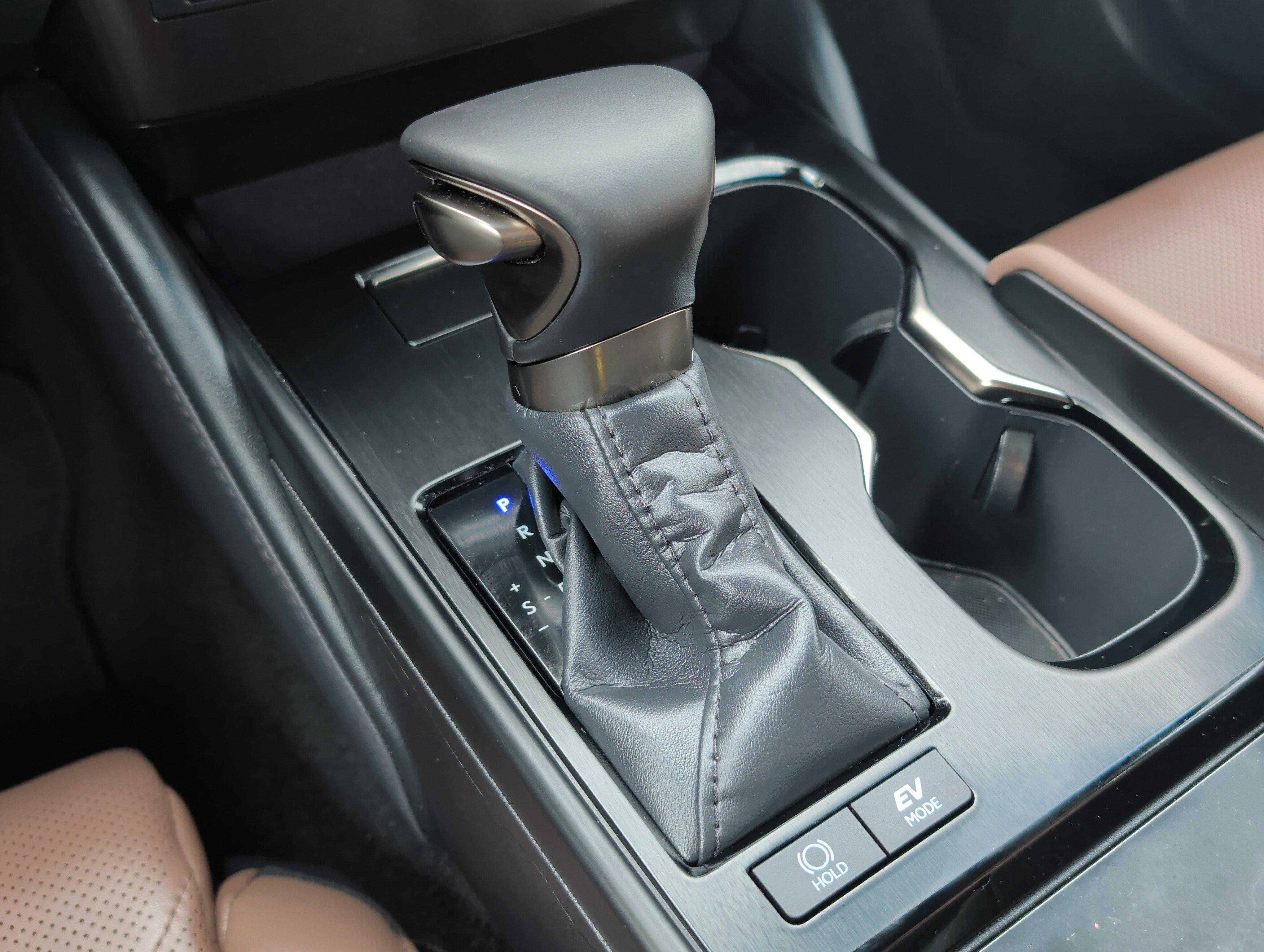 Used 2025 Lexus ES 300h Ultra Luxury w/ Accessory Package (Z1) FWD image 21