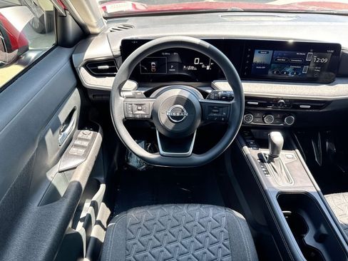 Used 2025 Nissan Kicks SV AWD/4WD image 11