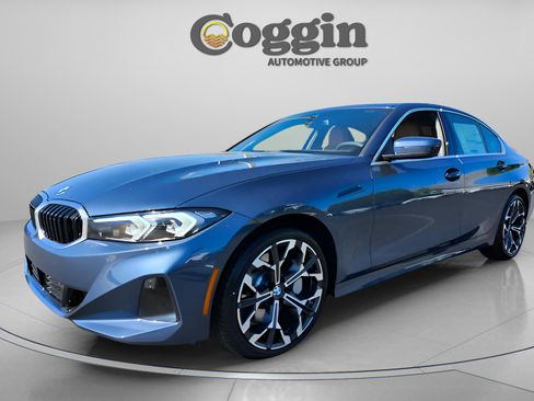 New 2026 BMW 330i Sedan w/ Convenience Package RWD image 1