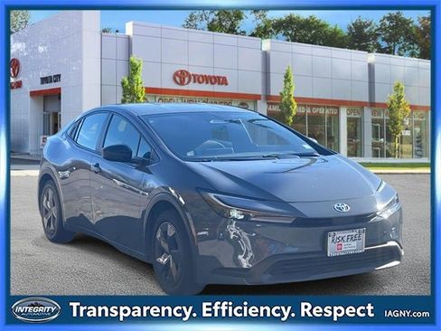 Certified 2024 Toyota Prius LE image 1
