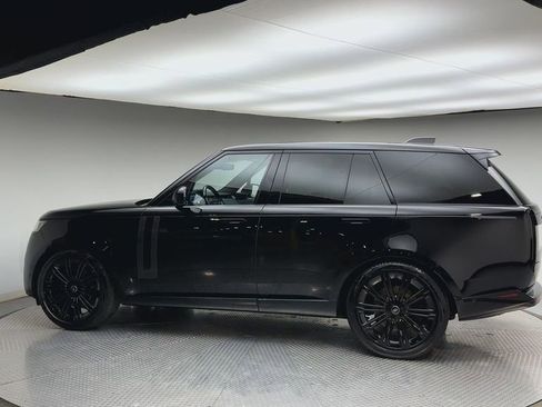 Used 2024 Land Rover Range Rover SE image 5