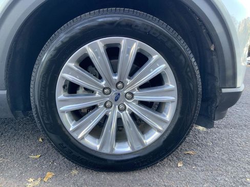 Used 2020 Ford Explorer Limited w/ Class III Trailer Tow Package image 9