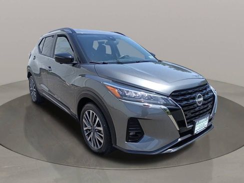 Used 2024 Nissan Kicks SR image 16