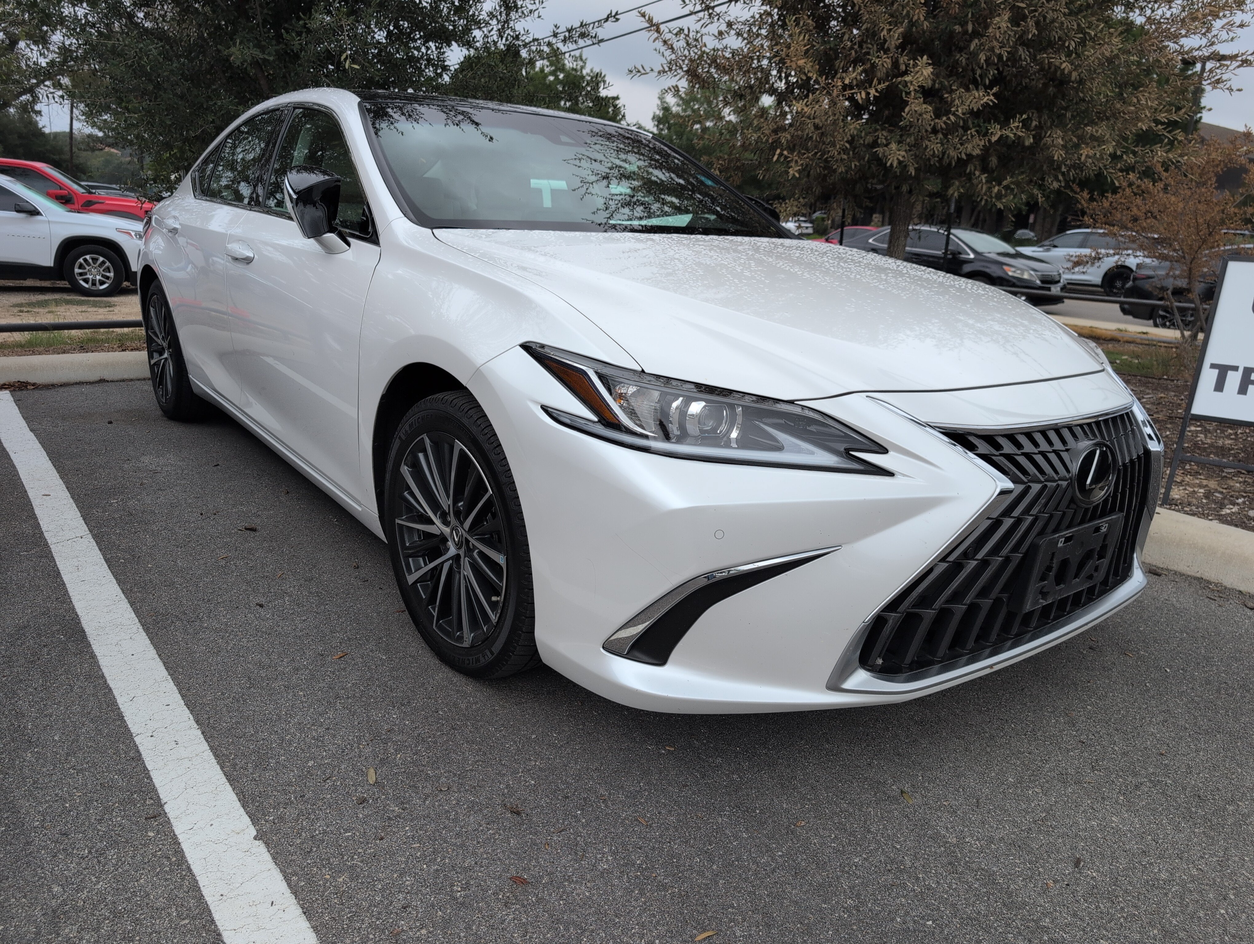 Used 2024 Lexus ES 350 w/ Premium Package FWD image 2