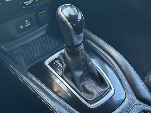 Used 2018 Nissan Rogue SL FWD image 22