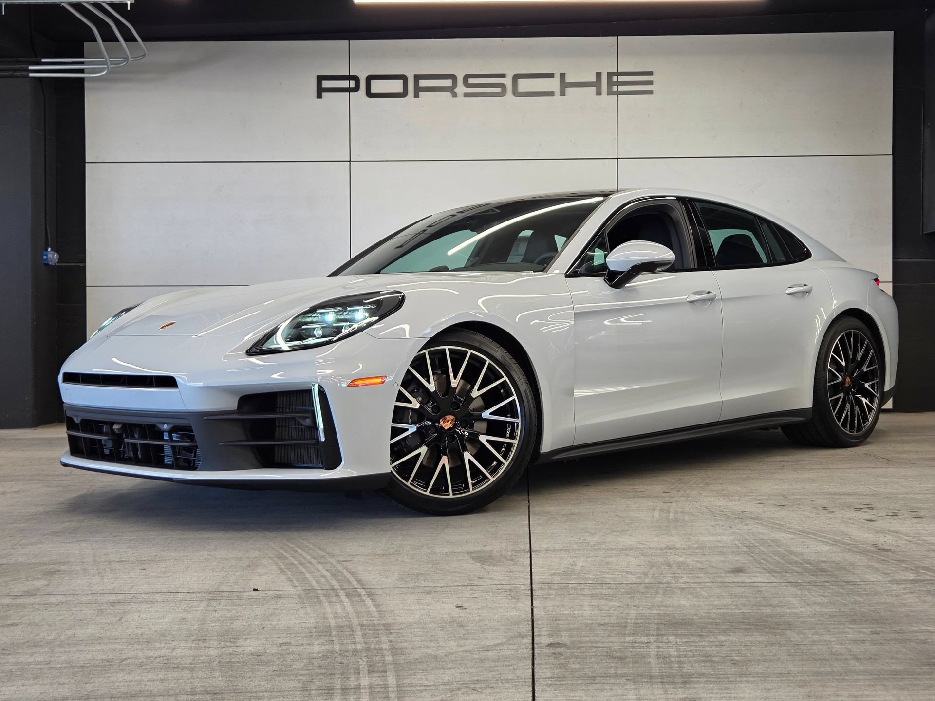 New 2026 Porsche Panamera 4 AWD/4WD image 1