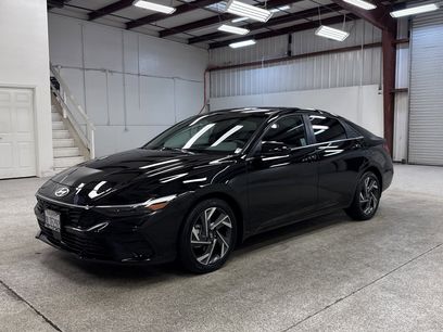 Used 2024 Hyundai Elantra SEL w/ Convenience Package