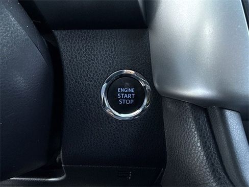 Used 2017 Toyota Highlander SE image 22