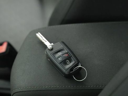 Used 2019 Volkswagen Tiguan S image 36