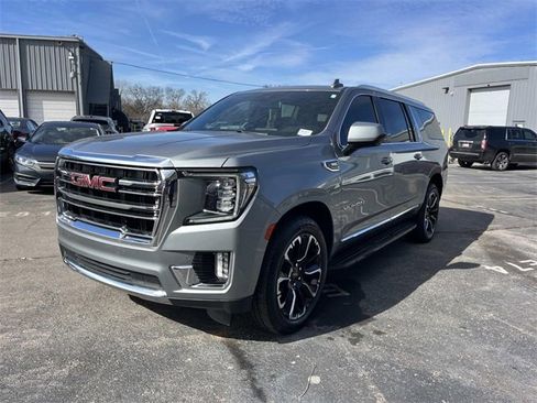 Used 2023 GMC Yukon XL SLT image 7