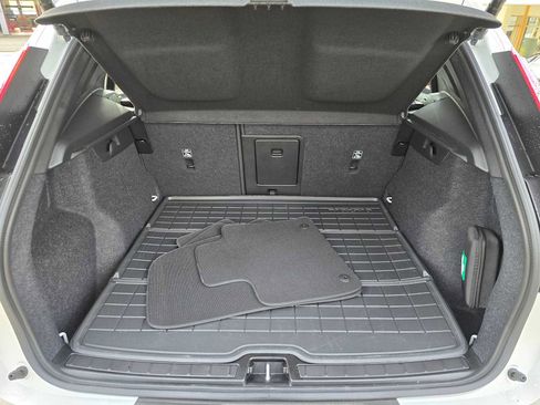 Used 2025 Volvo XC40 B5 Core w/ Protection Package Premier image 16