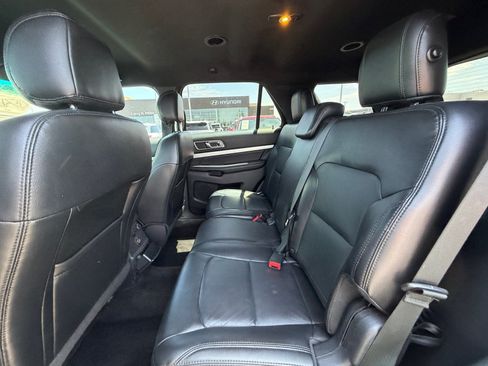 Used 2017 Ford Explorer XLT w/ Equipment Group 202A FWD image 17