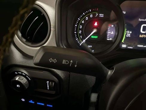 Used 2024 Jeep Wrangler Unlimited image 39