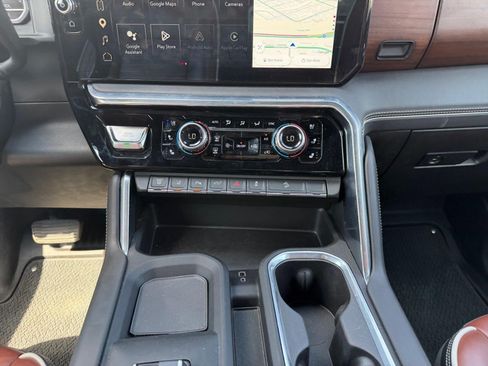 Used 2025 GMC Sierra 3500 Denali Ultimate AWD/4WD image 11