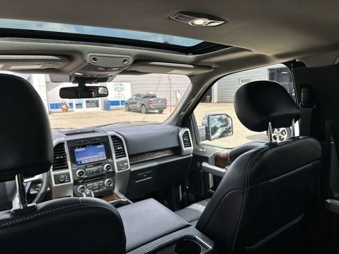 Used 2018 Ford F150 Lariat w/ Equipment Group 502A Luxury AWD/4WD image 29
