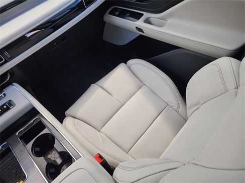 New 2025 Lincoln Aviator Reserve w/ Luxury Package image 14