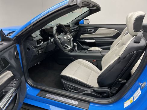 Used 2024 Ford Mustang Premium image 3