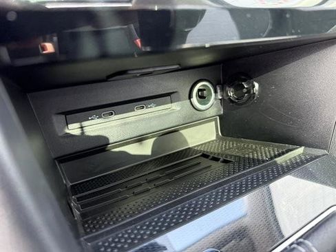 New 2025 Volkswagen Taos SE image 24