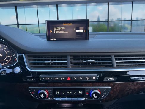 Used 2019 Audi Q7 3.0T Prestige image 16