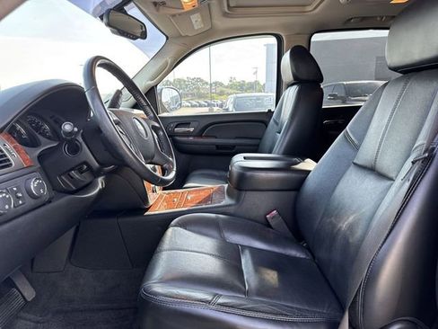 Used 2007 Chevrolet Tahoe LTZ w/ LTZ Preferred Equipment Group AWD/4WD image 12
