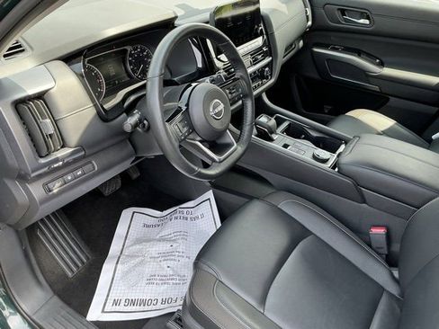 Used 2024 Nissan Pathfinder SL AWD/4WD image 14