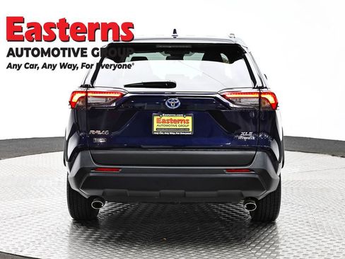 Used 2022 Toyota RAV4 XLE AWD/4WD image 6