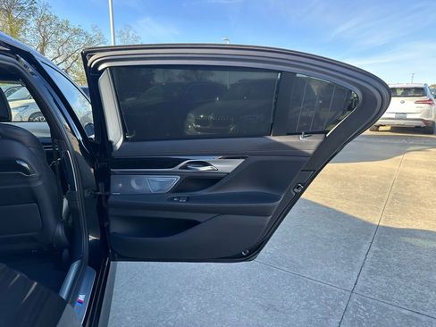 Used 2020 BMW 750i xDrive w/ Executive Package image 30