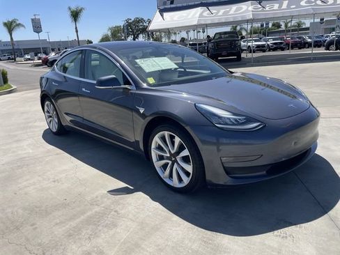 Used 2019 Tesla Model 3 Mid Range RWD image 2