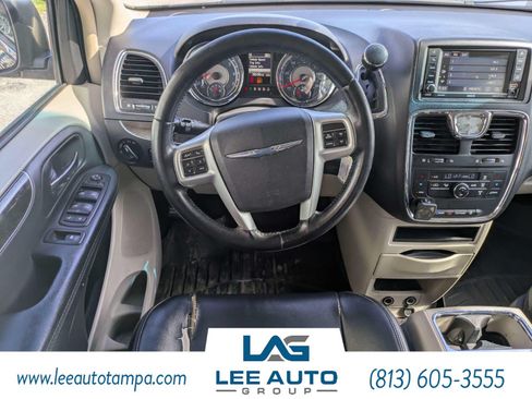 Used 2014 Chrysler Town & Country Touring FWD image 14