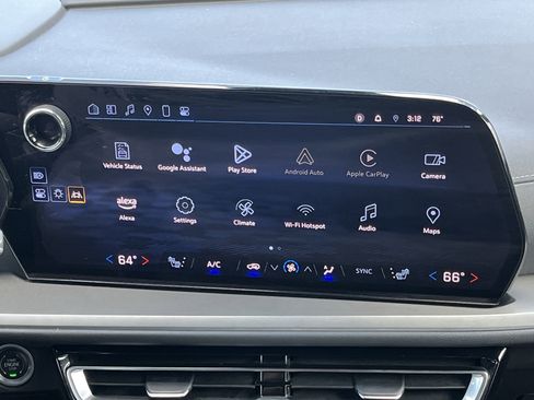 Used 2024 Chevrolet Traverse LT AWD/4WD image 4