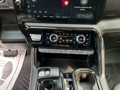 Used 2024 GMC Sierra 1500 AT4 w/ AT4 Premium Package AWD/4WD image 17