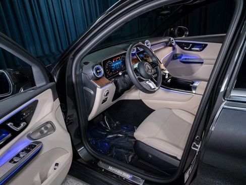 Used 2025 Mercedes-Benz GLC 300 image 13