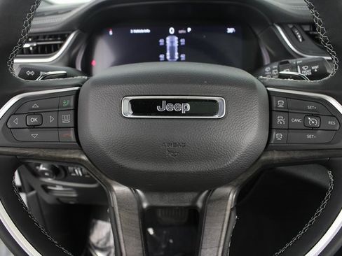 New 2025 Jeep Grand Cherokee Limited image 15