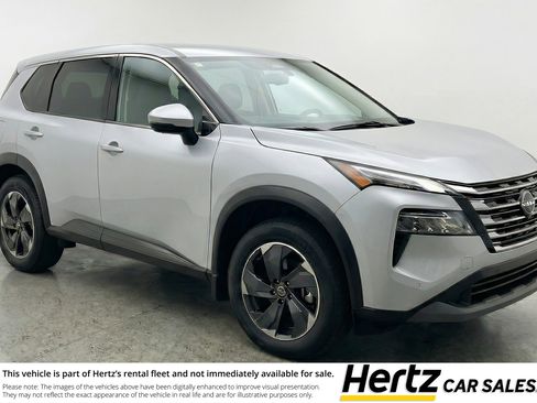 Used 2025 Nissan Rogue SV image 1