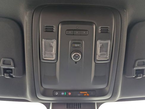 Used 2023 GMC Yukon XL SLT AWD/4WD image 14