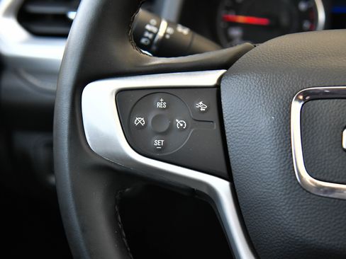 Used 2023 GMC Acadia SLT image 32