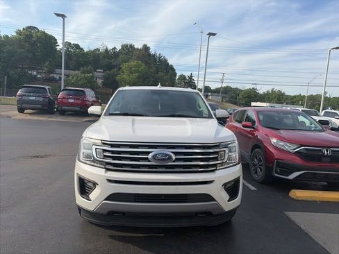 Used 2018 Ford Expedition XLT w/ Equipment Group 202A AWD/4WD image 5