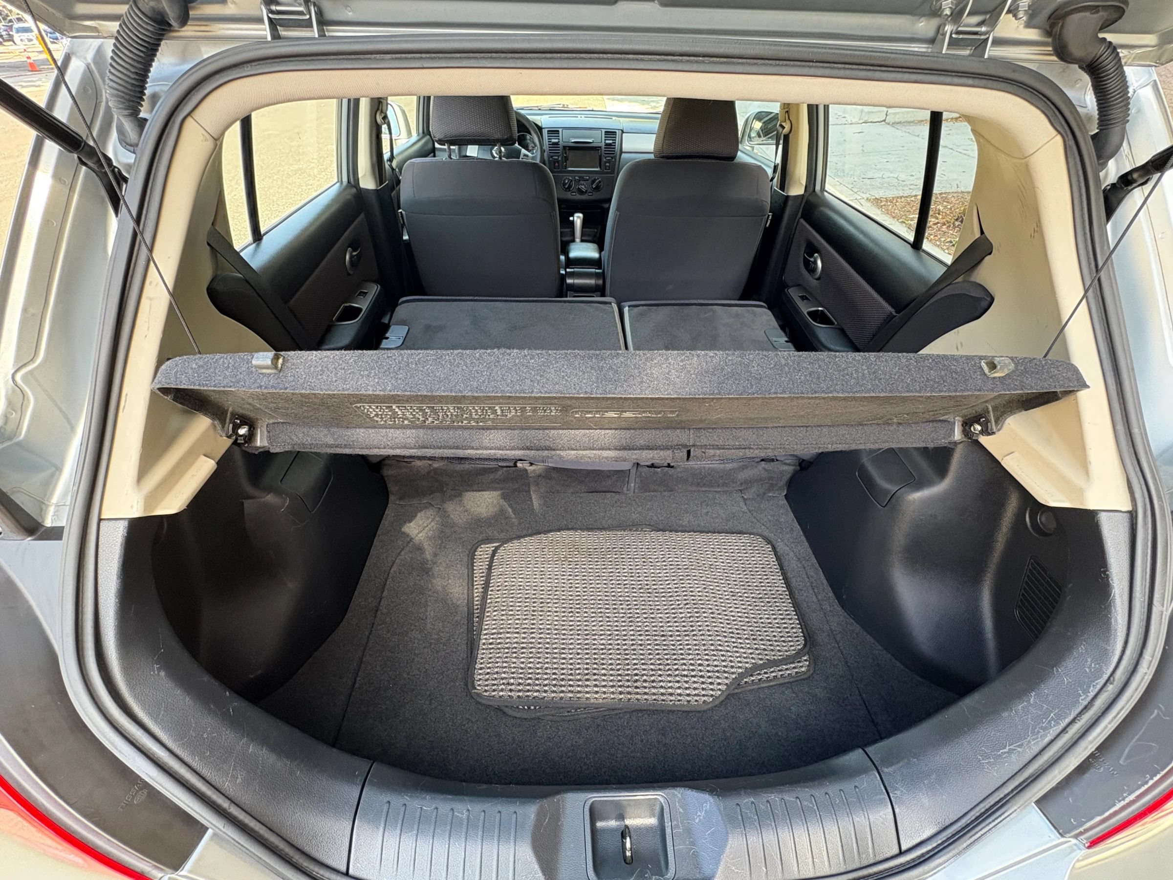 Used 2007 Nissan Versa Hatchback FWD image 16