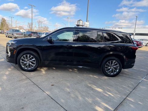 Used 2025 Buick Enclave Preferred w/ Power Package image 8