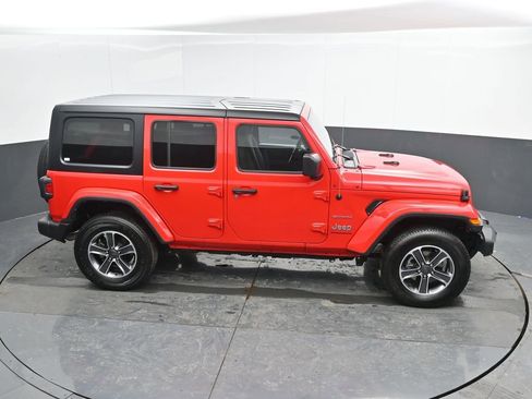 Used 2023 Jeep Wrangler Sahara image 39
