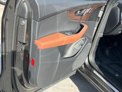 Used 2025 Audi Q8 Premium image 10