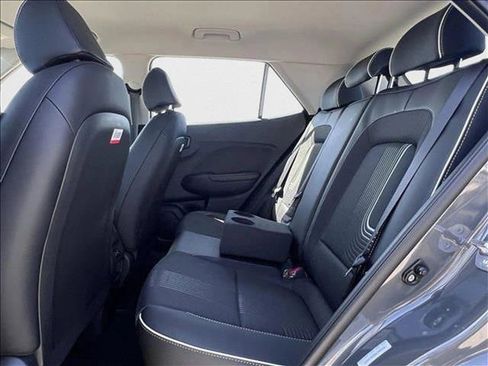 New 2025 Hyundai Venue Limited image 12